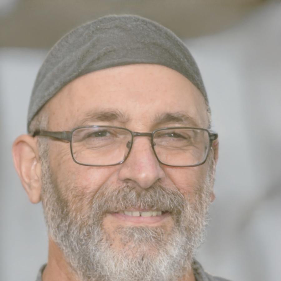 Instructor Carlos Ruiz